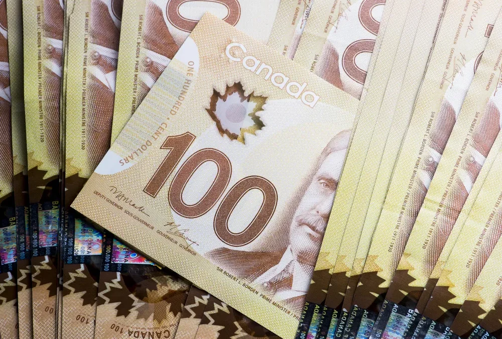 Canada’s Weekly Earnings Climb to $1,240: StatsCan Report